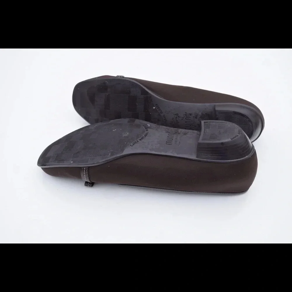 Munro American comb last low heels